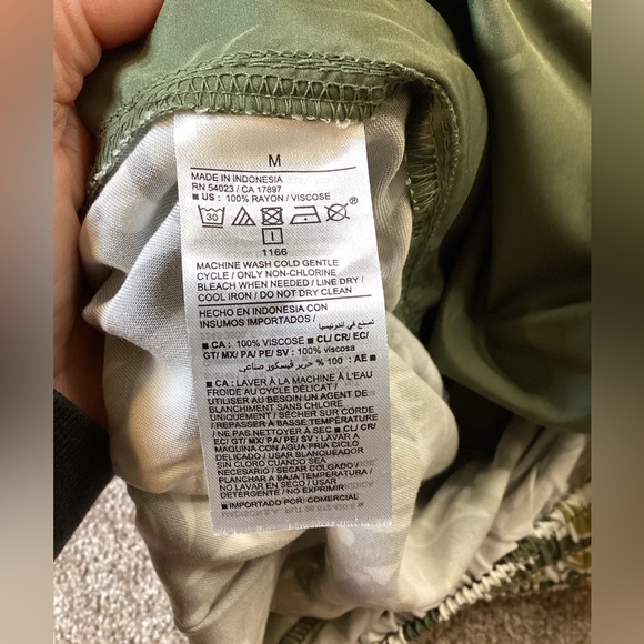 🆕 Old Navy Playa Wide-Leg Tropical Print Pants - Picture 6 of 9